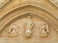 Avignonet-Lauragais, Eglise Notre-Dame des Miracles, Porche, Vierge entre 2 anges